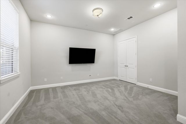 511 W Royal Lane, Irving, TX 75039
