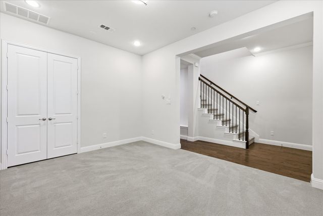 511 W Royal Lane, Irving, TX 75039