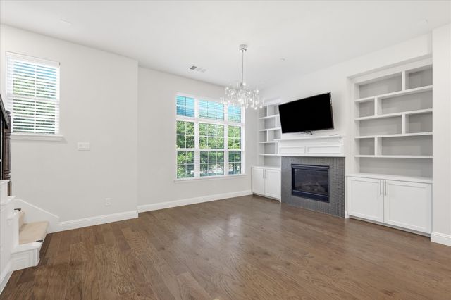 511 W Royal Lane, Irving, TX 75039