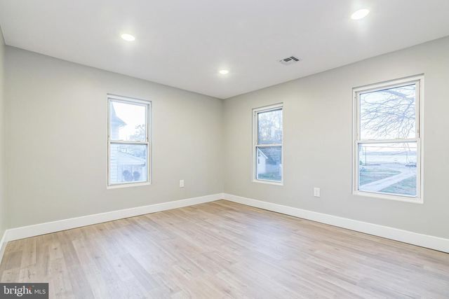 87 DELAWARE AVE, Penns Grove, NJ 08069