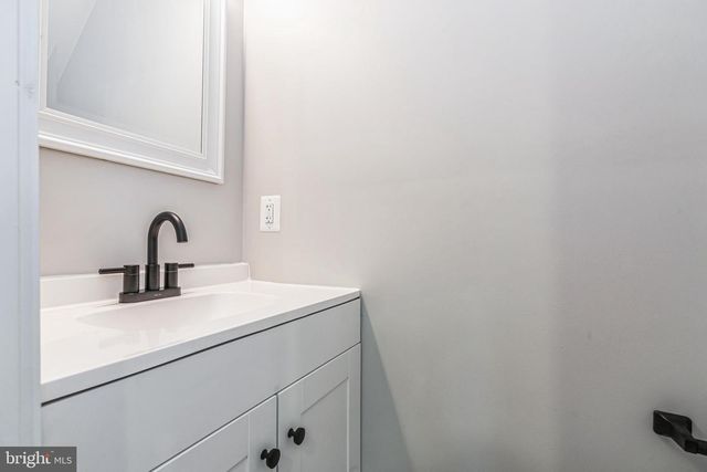 87 DELAWARE AVE, Penns Grove, NJ 08069