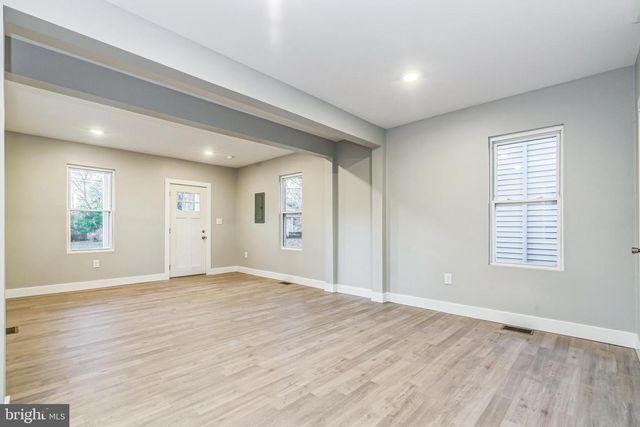 87 DELAWARE AVE, Penns Grove, NJ 08069