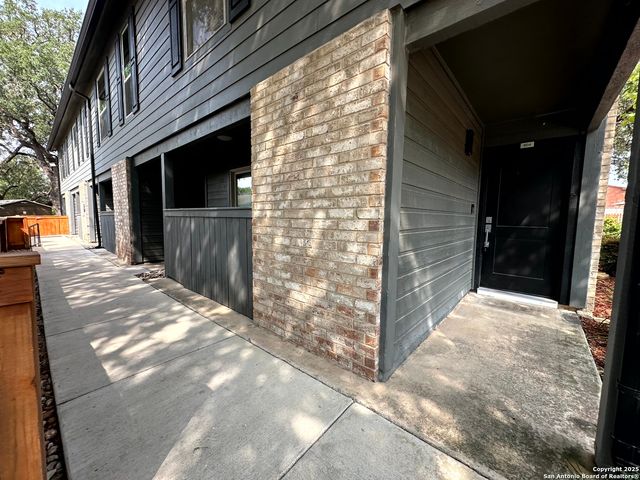 2718 Old Field Dr Apt 804, San Antonio, TX 78247