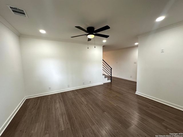 2718 Old Field Dr Apt 804, San Antonio, TX 78247