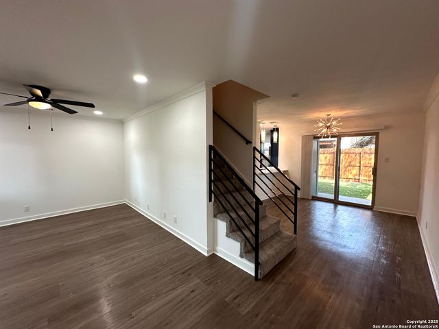 2718 Old Field Dr Apt 804, San Antonio, TX 78247