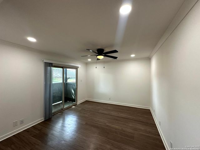 2718 Old Field Dr Apt 804, San Antonio, TX 78247