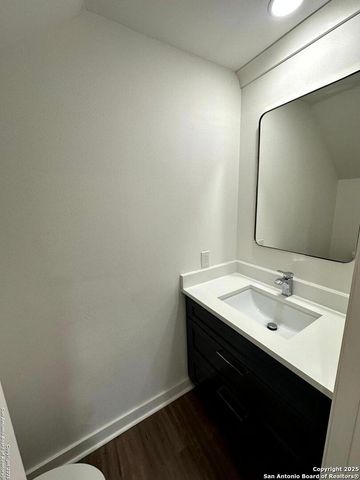 2718 Old Field Dr Apt 804, San Antonio, TX 78247