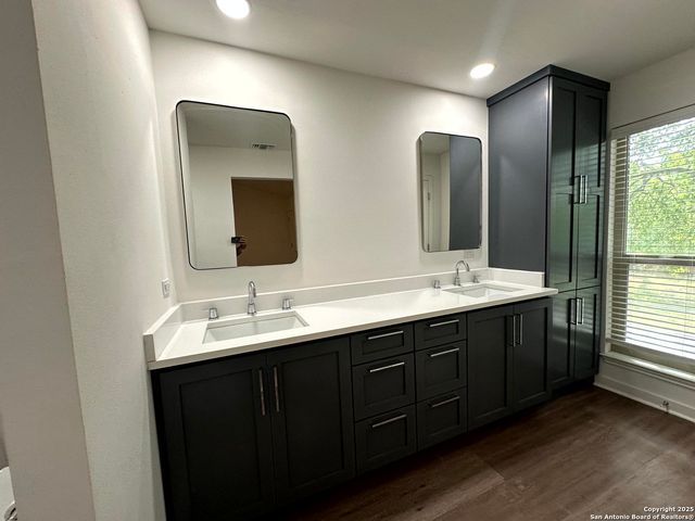 2718 Old Field Dr Apt 804, San Antonio, TX 78247