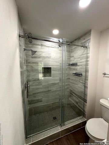 2718 Old Field Dr Apt 804, San Antonio, TX 78247