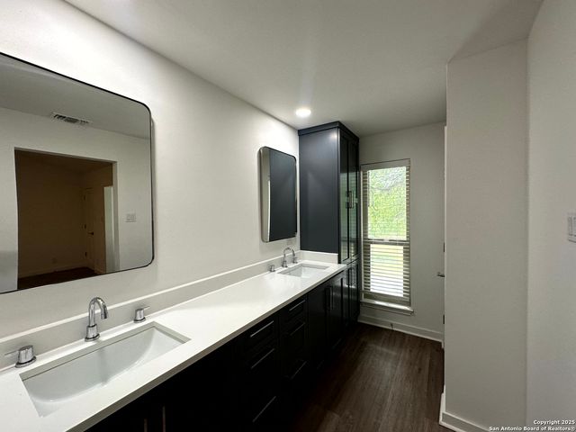 2718 Old Field Dr Apt 804, San Antonio, TX 78247
