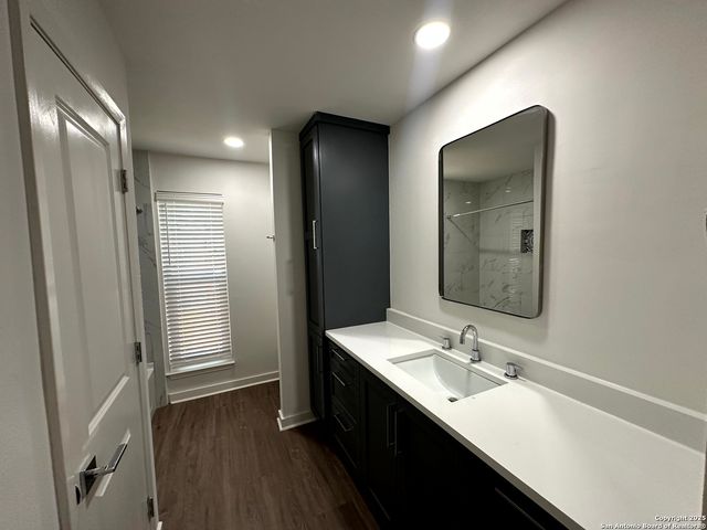 2718 Old Field Dr Apt 804, San Antonio, TX 78247