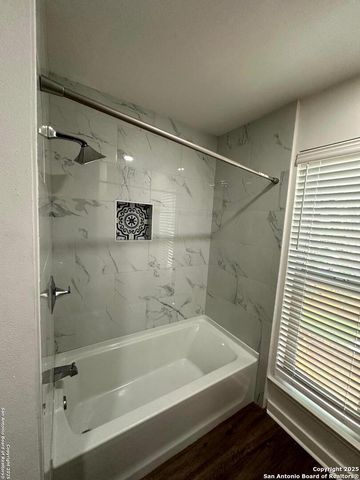 2718 Old Field Dr Apt 804, San Antonio, TX 78247