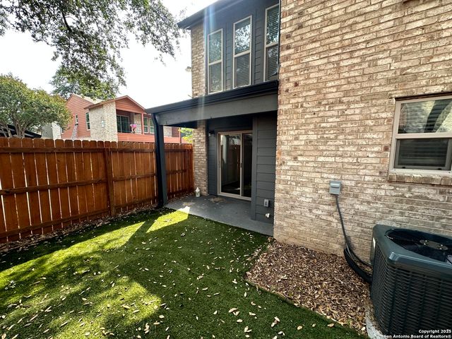 2718 Old Field Dr Apt 804, San Antonio, TX 78247