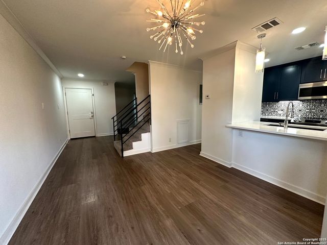 2718 Old Field Dr Apt 804, San Antonio, TX 78247