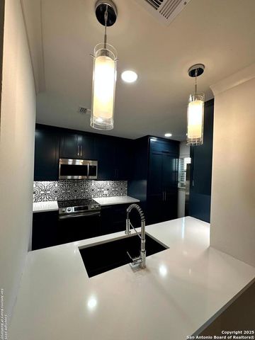 2718 Old Field Dr Apt 804, San Antonio, TX 78247