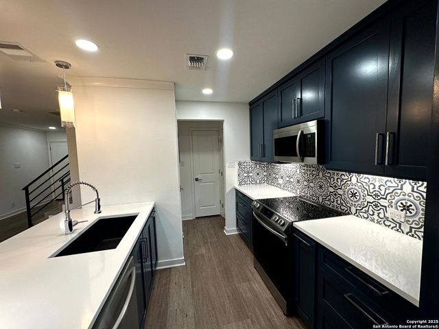 2718 Old Field Dr Apt 804, San Antonio, TX 78247