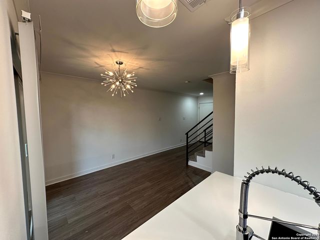 2718 Old Field Dr Apt 804, San Antonio, TX 78247