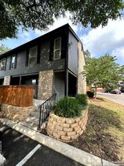 2718 Old Field Dr Apt 804, San Antonio, TX 78247