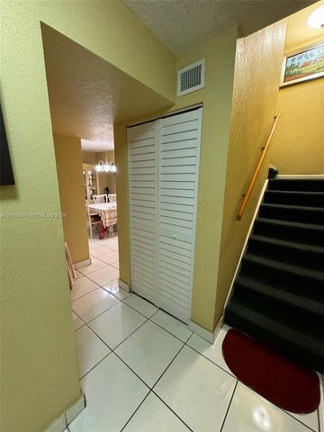 9240 Fontainebleau Blvd 204, Miami, FL 33172