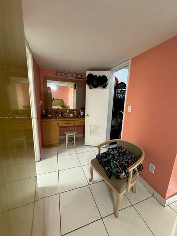 9240 Fontainebleau Blvd 204, Miami, FL 33172