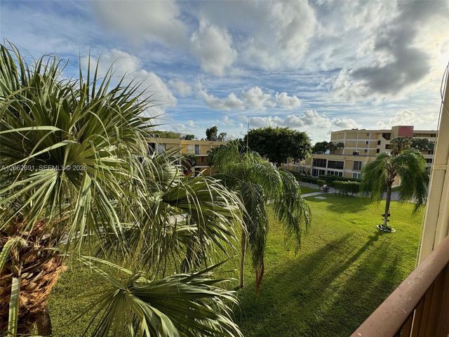 9240 Fontainebleau Blvd 204, Miami, FL 33172