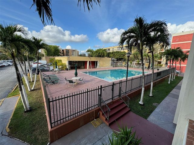 9240 Fontainebleau Blvd 204, Miami, FL 33172