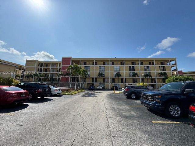 9240 Fontainebleau Blvd 204, Miami, FL 33172