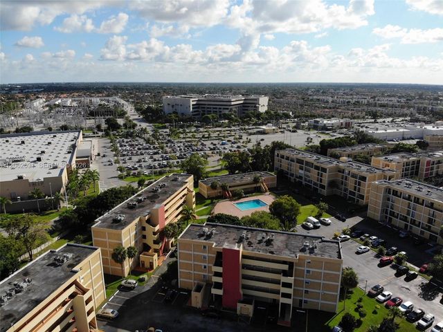 9240 Fontainebleau Blvd 204, Miami, FL 33172