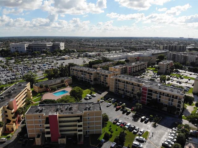 9240 Fontainebleau Blvd 204, Miami, FL 33172