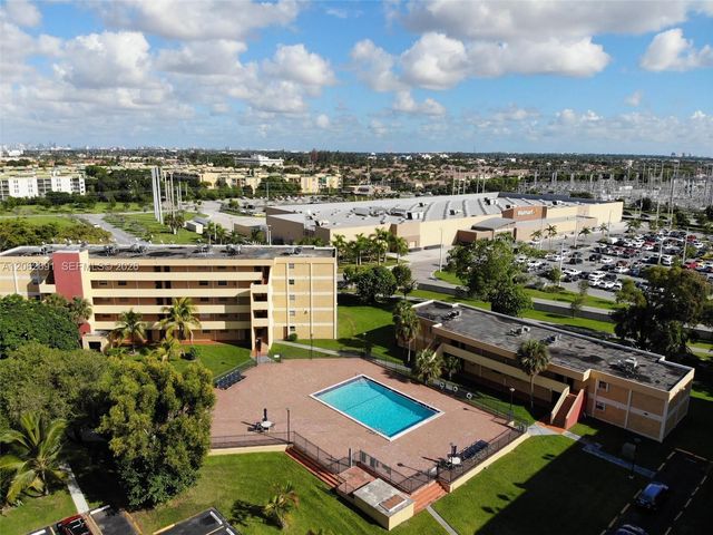 9240 Fontainebleau Blvd 204, Miami, FL 33172
