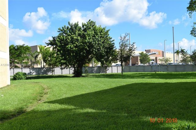 9240 Fontainebleau Blvd 204, Miami, FL 33172