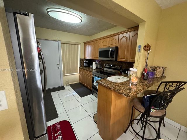 9240 Fontainebleau Blvd 204, Miami, FL 33172