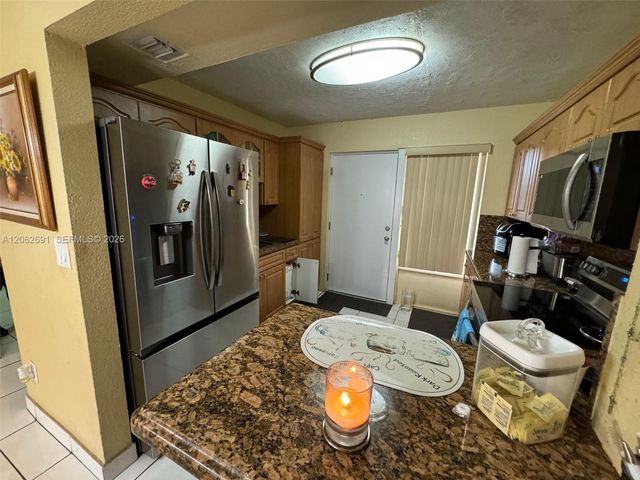 9240 Fontainebleau Blvd 204, Miami, FL 33172