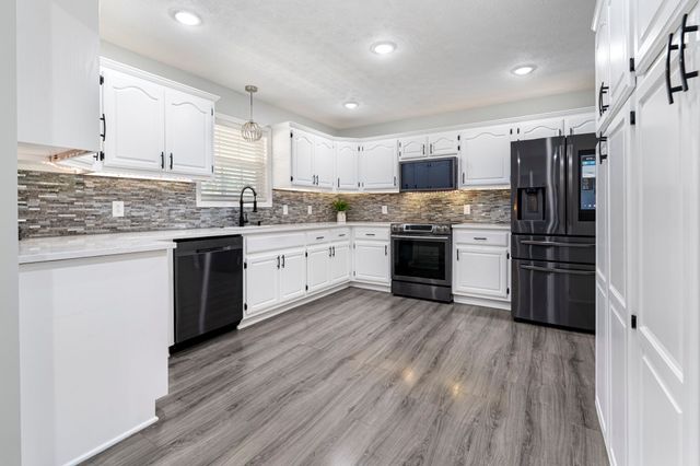 83 Farley Ln, Hartsville, TN 37074