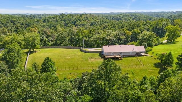 83 Farley Ln, Hartsville, TN 37074