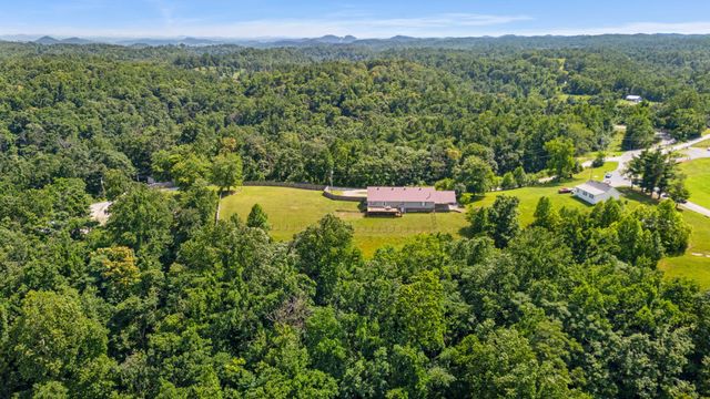 83 Farley Ln, Hartsville, TN 37074