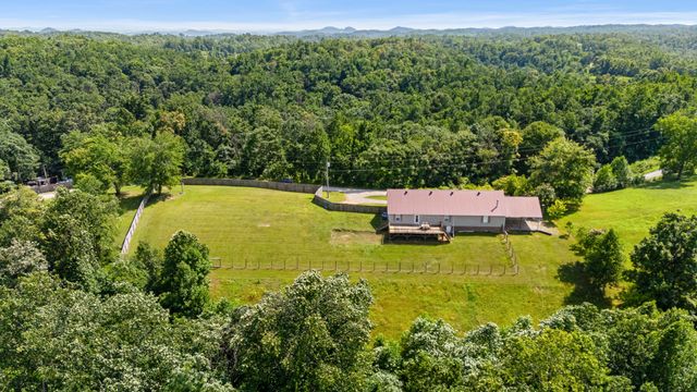 83 Farley Ln, Hartsville, TN 37074