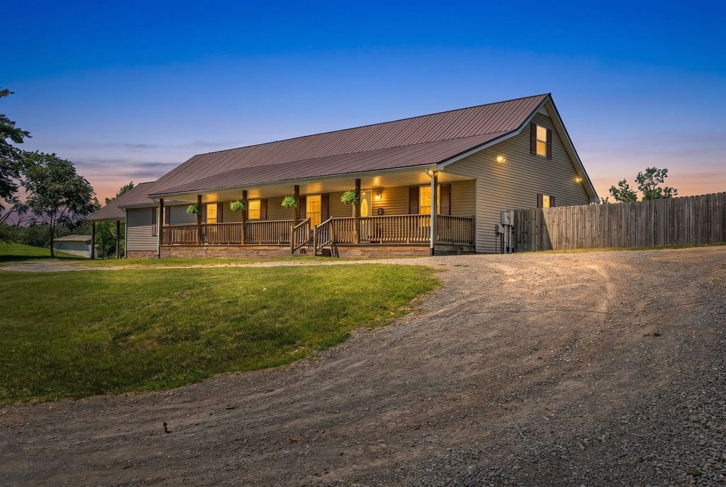 83 Farley Ln, Hartsville, TN 37074