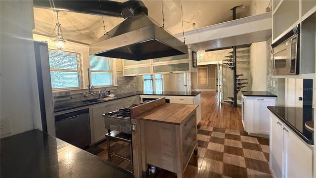 1016 E POWHATAN AVENUE, Tampa, FL 33604