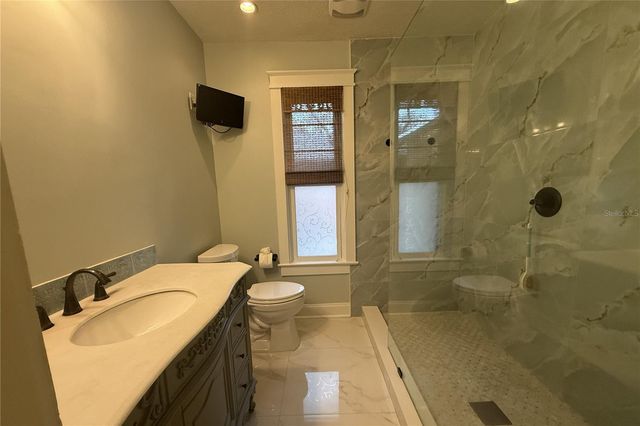 1016 E POWHATAN AVENUE, Tampa, FL 33604