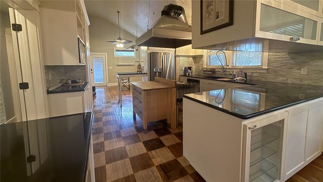 1016 E POWHATAN AVENUE, Tampa, FL 33604
