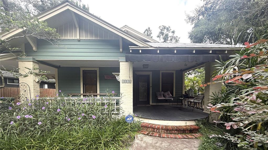 1016 E POWHATAN AVENUE, Tampa, FL 33604