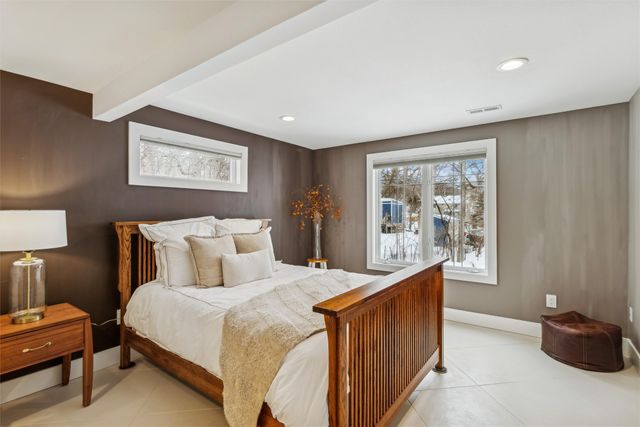 5740 Walnut Hill Avenue, Des Moines, IA 50312