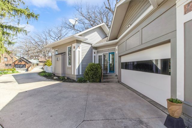 5740 Walnut Hill Avenue, Des Moines, IA 50312