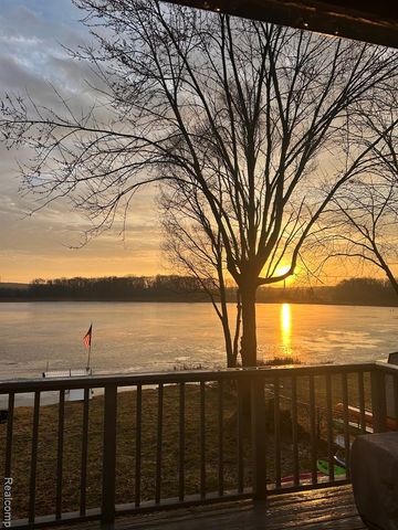 4341 Cornith Drive, Lake Orion, MI 48359