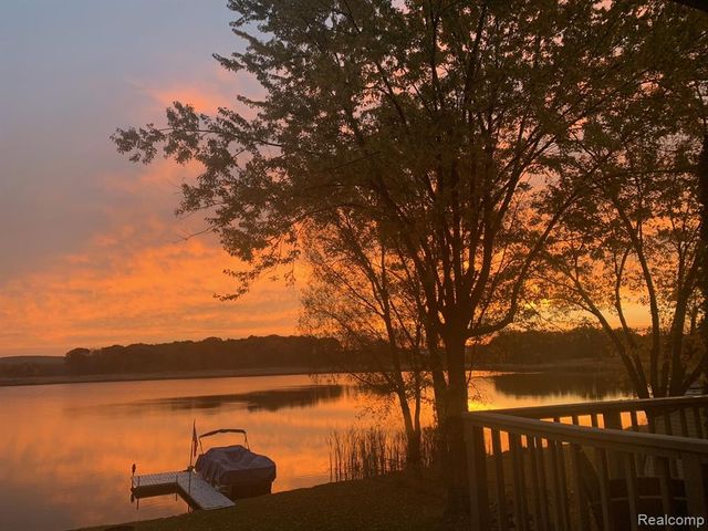 4341 Cornith Drive, Lake Orion, MI 48359