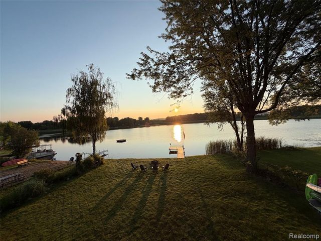 4341 Cornith Drive, Lake Orion, MI 48359