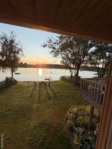 4341 Cornith Drive, Lake Orion, MI 48359