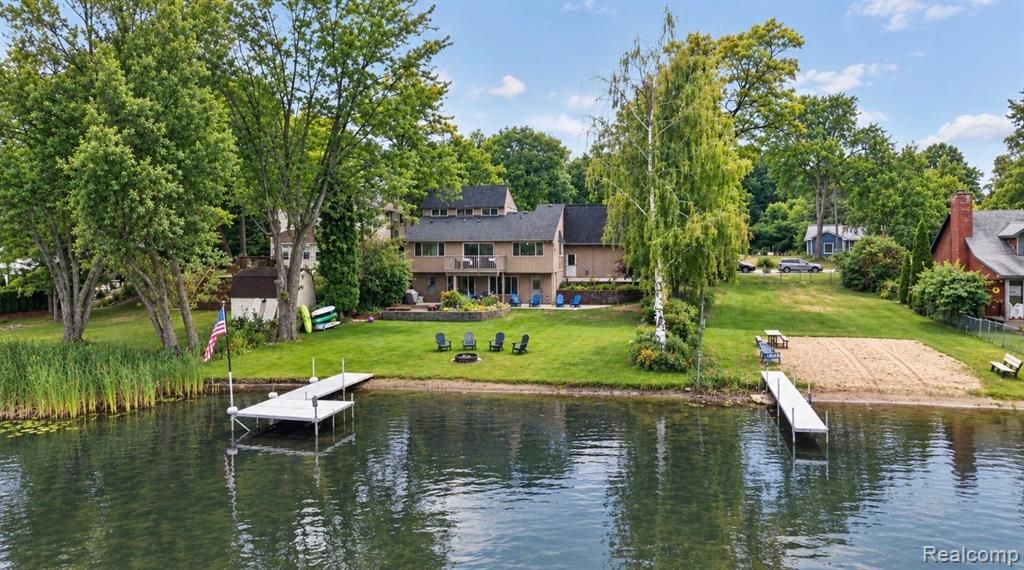 4341 Cornith Drive, Lake Orion, MI 48359