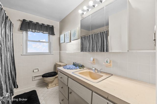 4313 Lahnna Dr, Louisville, KY 40216